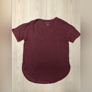 American Eagle Outfitters Maroon Short Sleeve Tee
